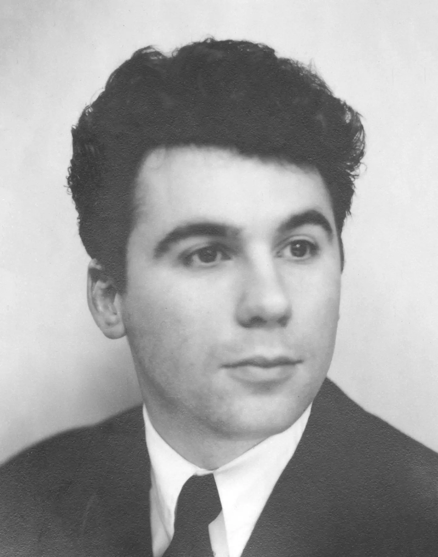 Photo d’identité de Claude Nougaro jeune, 1955