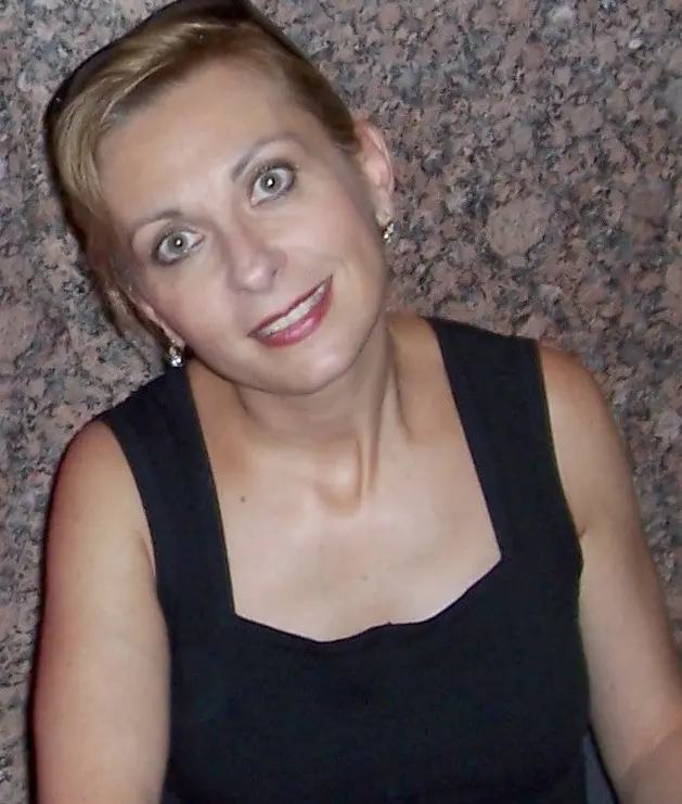 Natalie Dessay souriante, portrait couleur