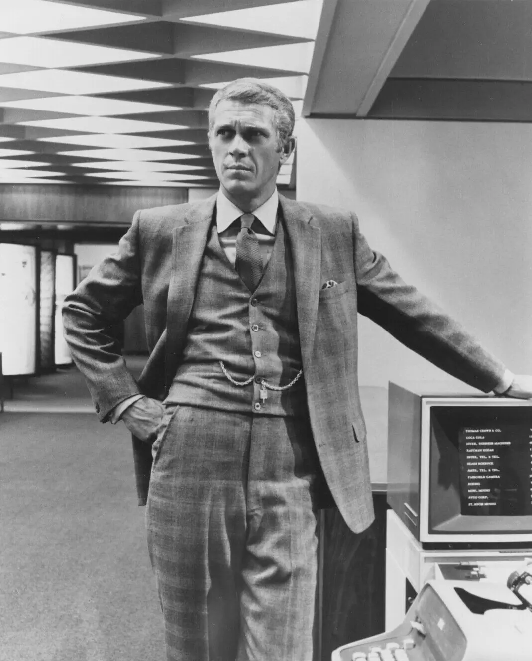 Steve McQueen en costume trois-pièces, 1968